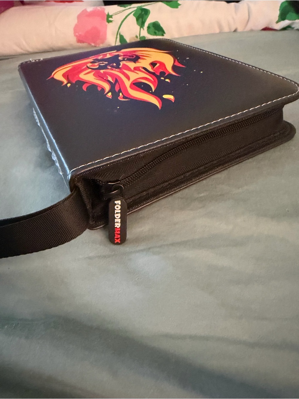 Pokemon Black & Red Charmander & Charizard Zip Up 4 Pocket Binder - Picture 4 of 4